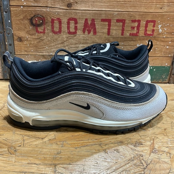Brand new unworn in box. Nike Air Max 97 SE. Style DV7421-002 in size 10 - Picture 1 of 6